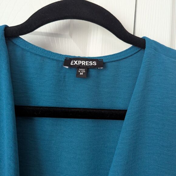 Express Bright Emerald Surplice V-Neck Top | NWOT | Women’s Medium | Cap Sleeve - Picture 3 of 5